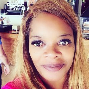 Meet your Posher, Lora